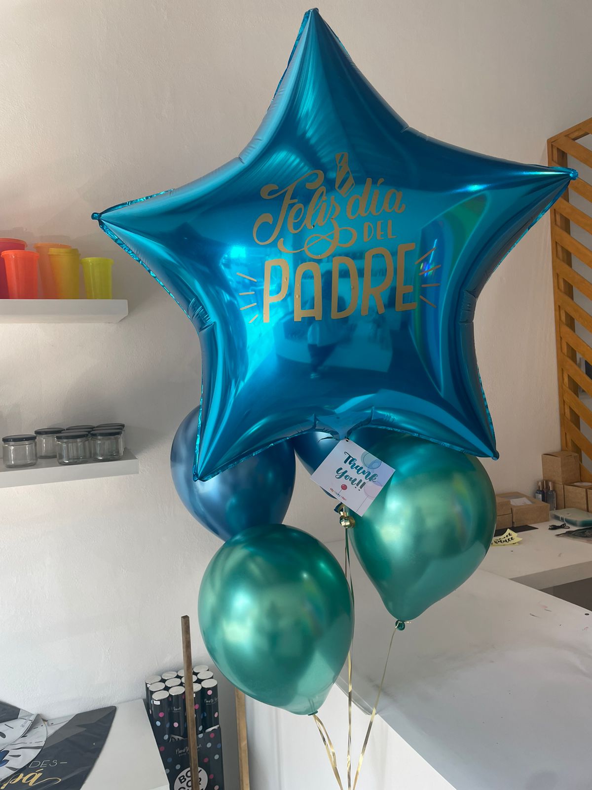 Globo Estrella y 4 Látex Metálicos